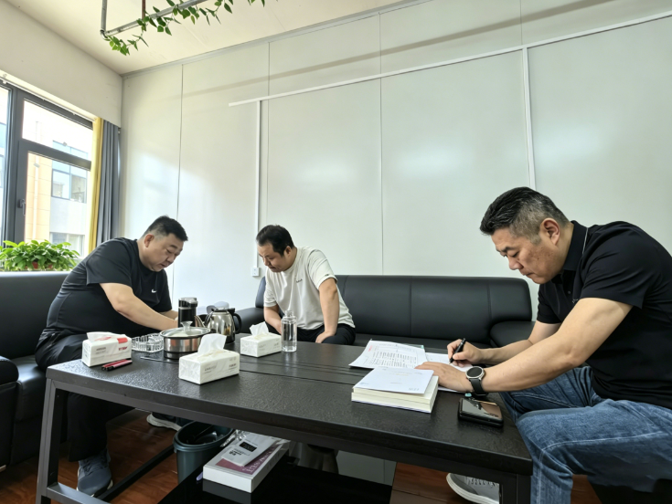 寿县蜀山现代产业园区规划局局长江涛一行莅临鼎鑫·空港企业园调研